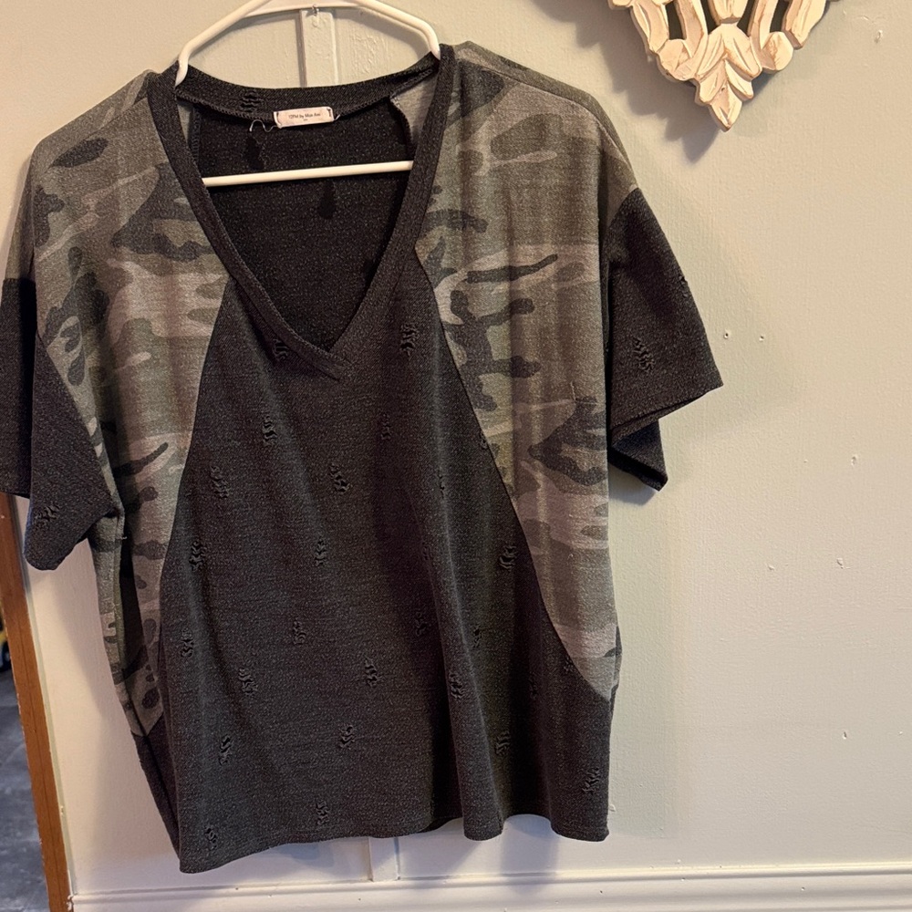 12 Pm By Mon Ami Black and Camo Short Sleeve V-Neck Top